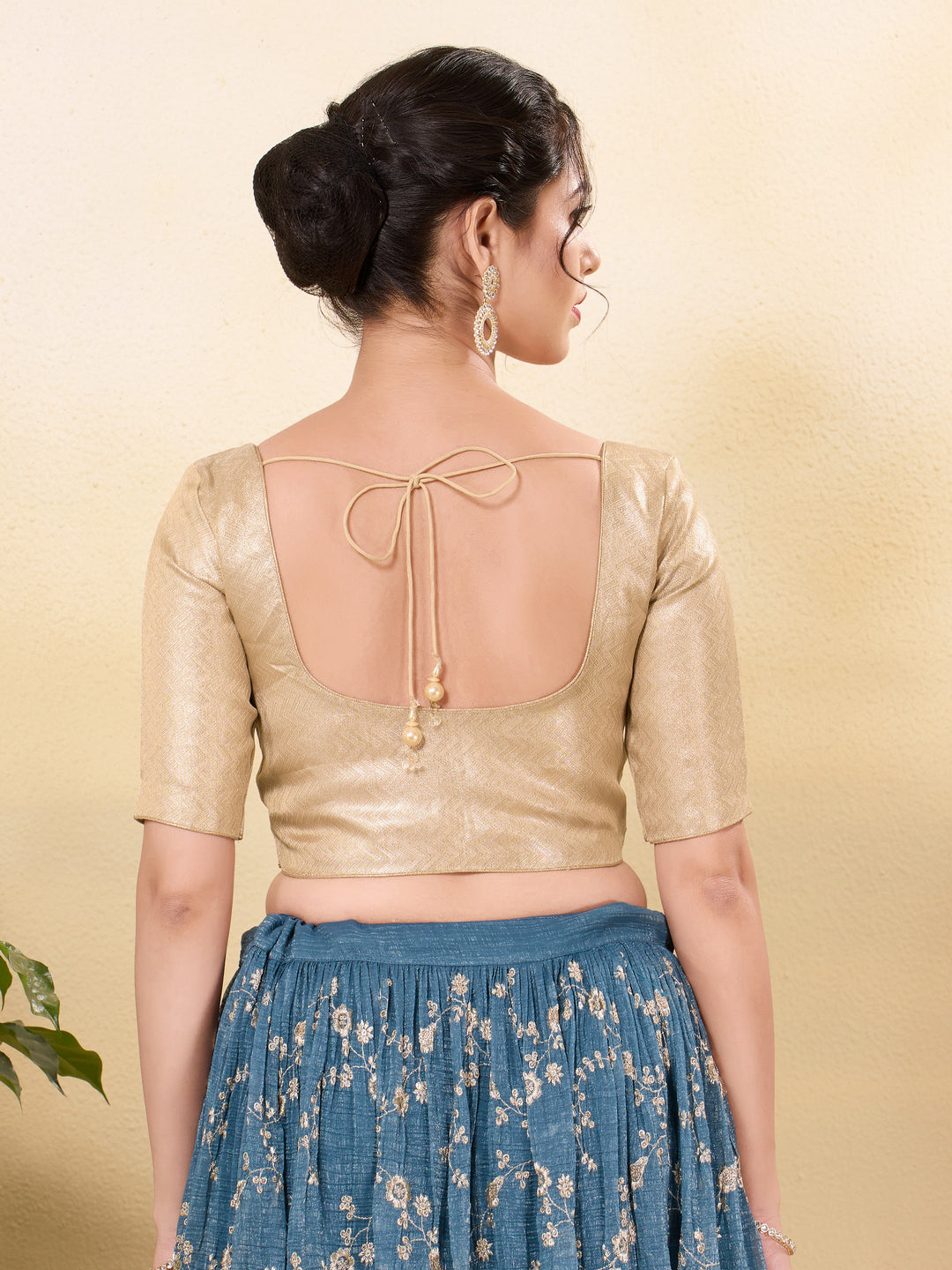Zigzag Brocade Round Neck Front Open Core Blouse