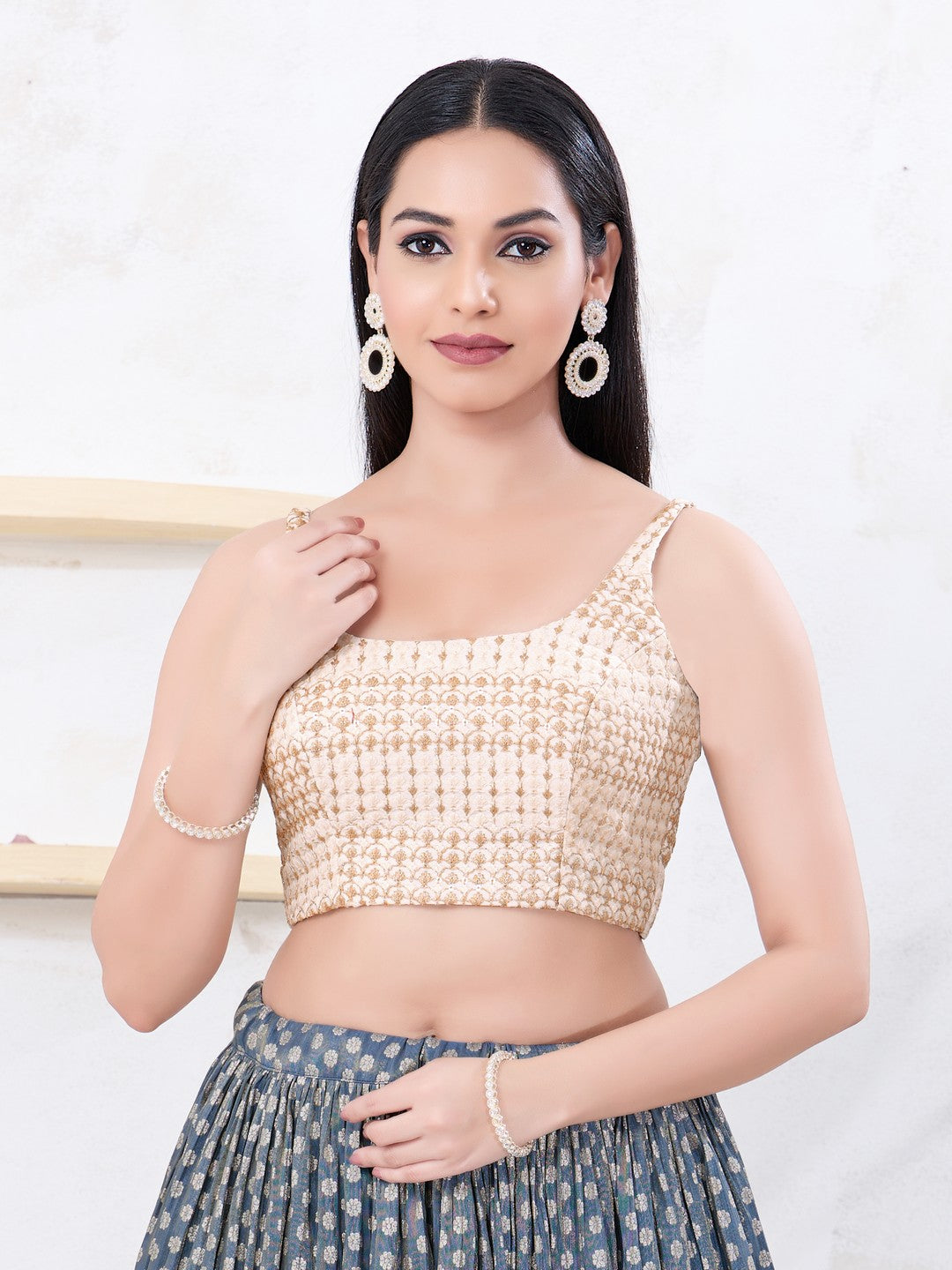 Shifli Round Neck Sleeveless Blouse