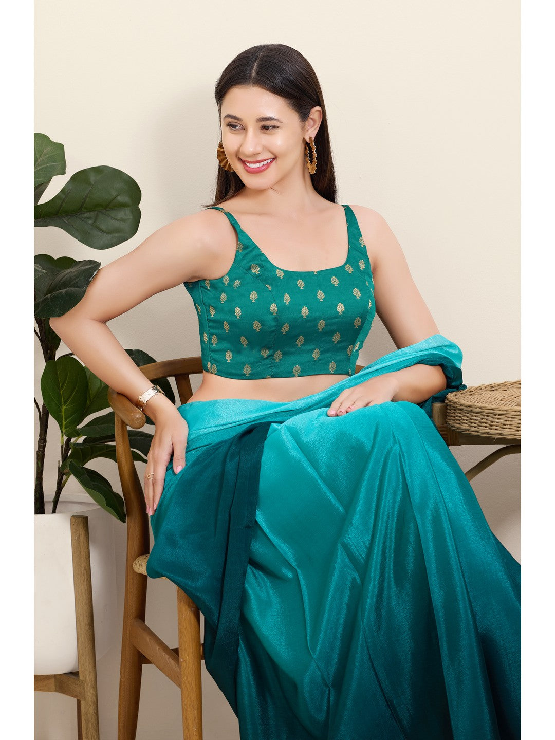 Sleveless Round Butti Blouse