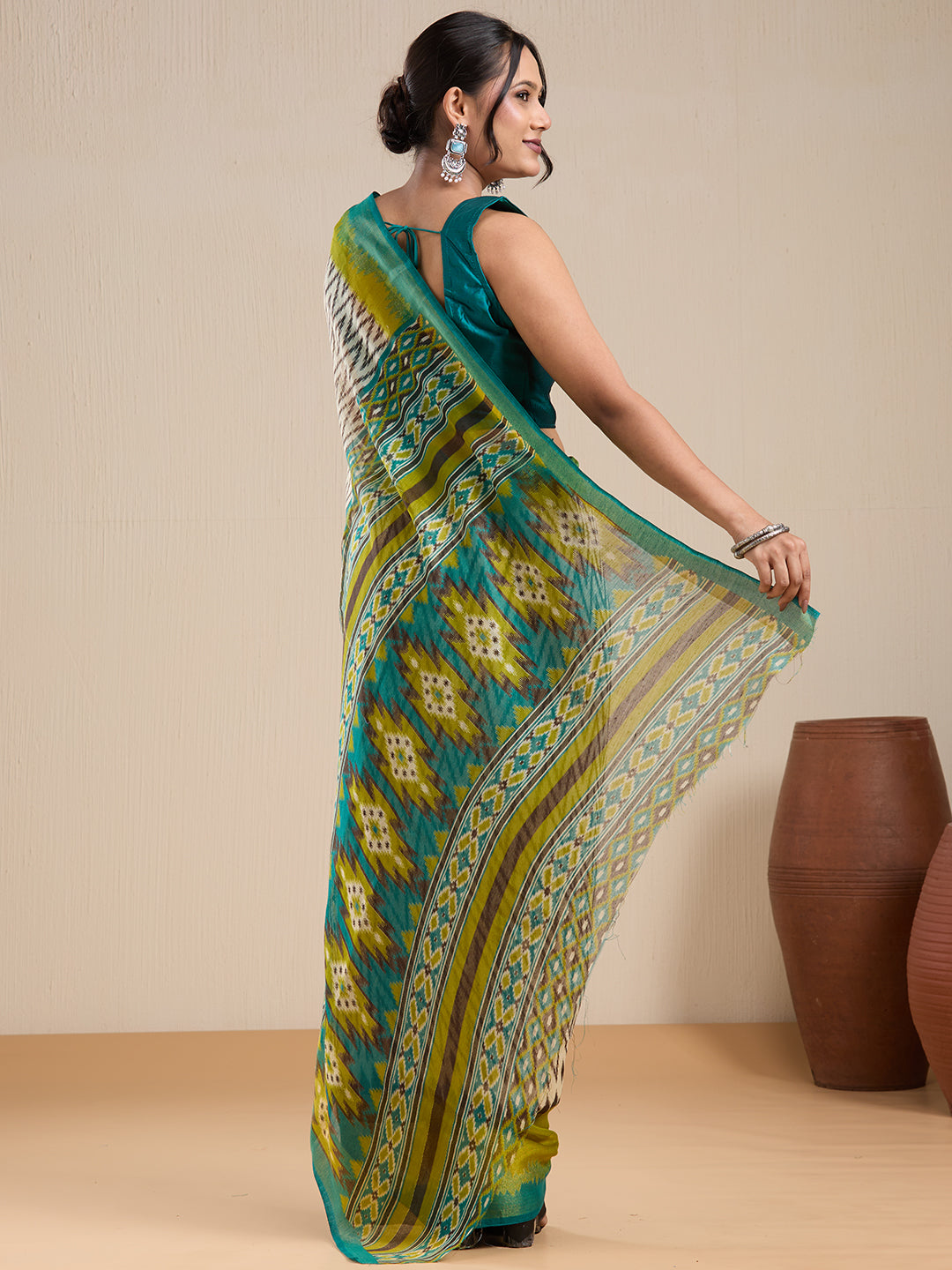 Vervee Couture Cream Silk Blend Saree with Semi Stitched Blouse | EKA
