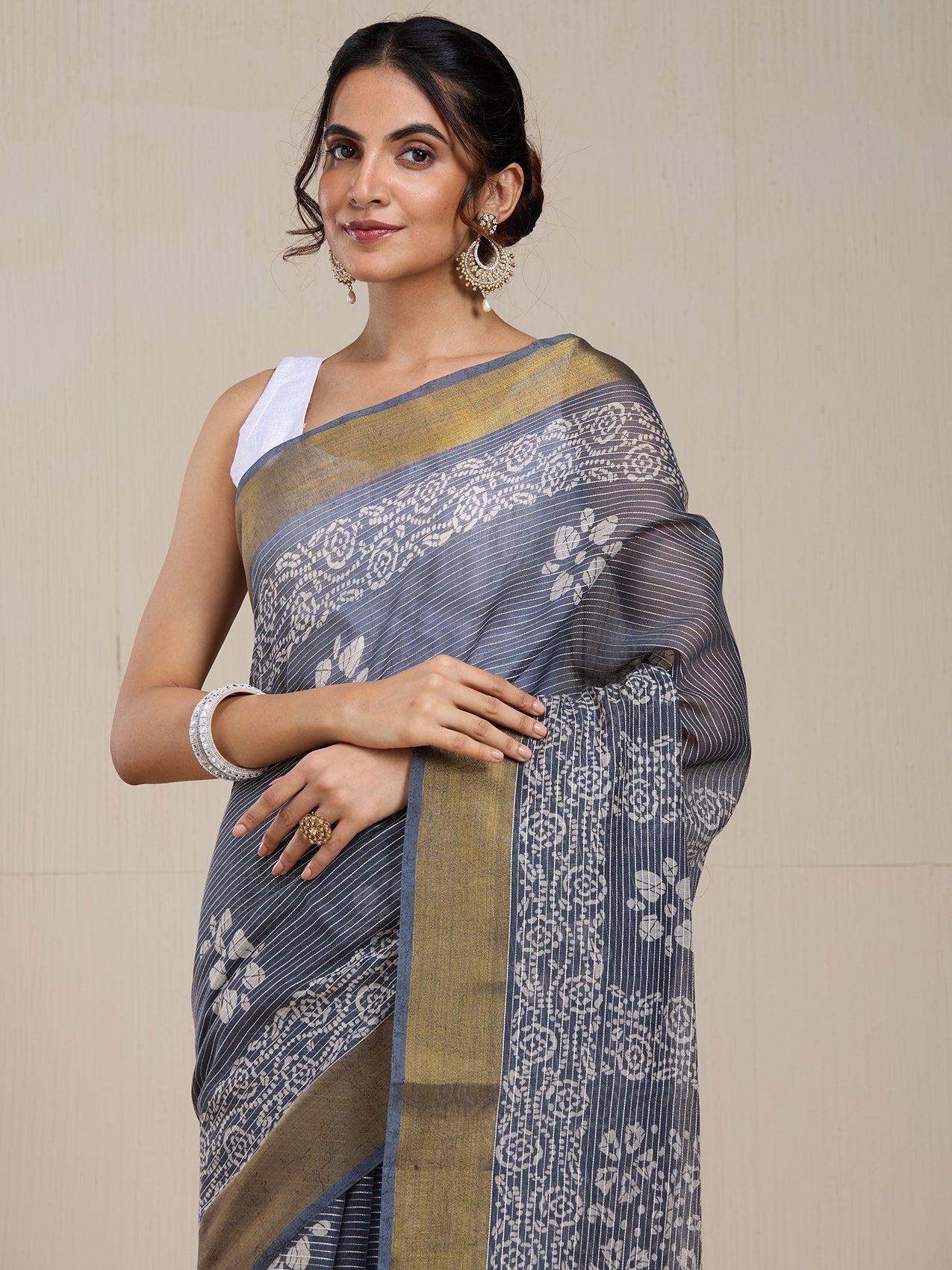Vervee Couture Grey White Floral Silk Blend Saree with Semi Stitched Blouse | EKA