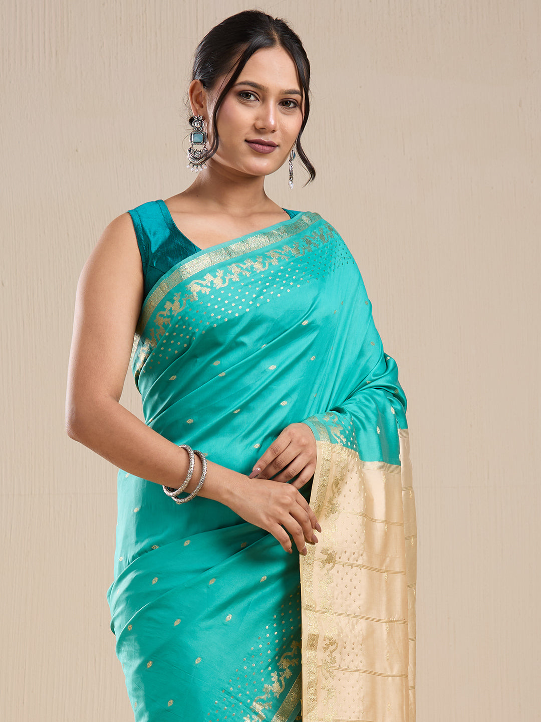 Vervee Couture Green Silk Blend Saree with Semi Stitched Blouse | EKA