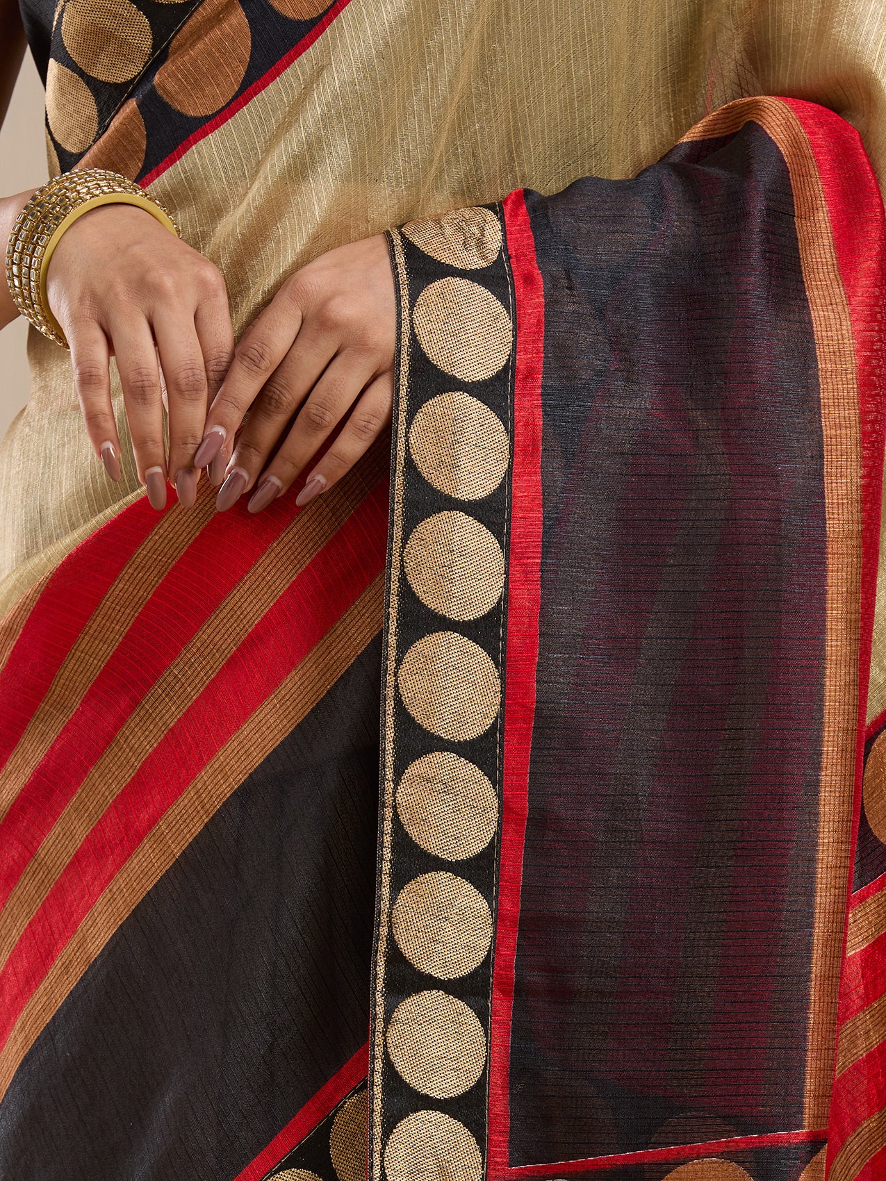 Vervee Couture Beige Silk Blend Saree with Contrast Border and Semi Stitched Blouse | EKA