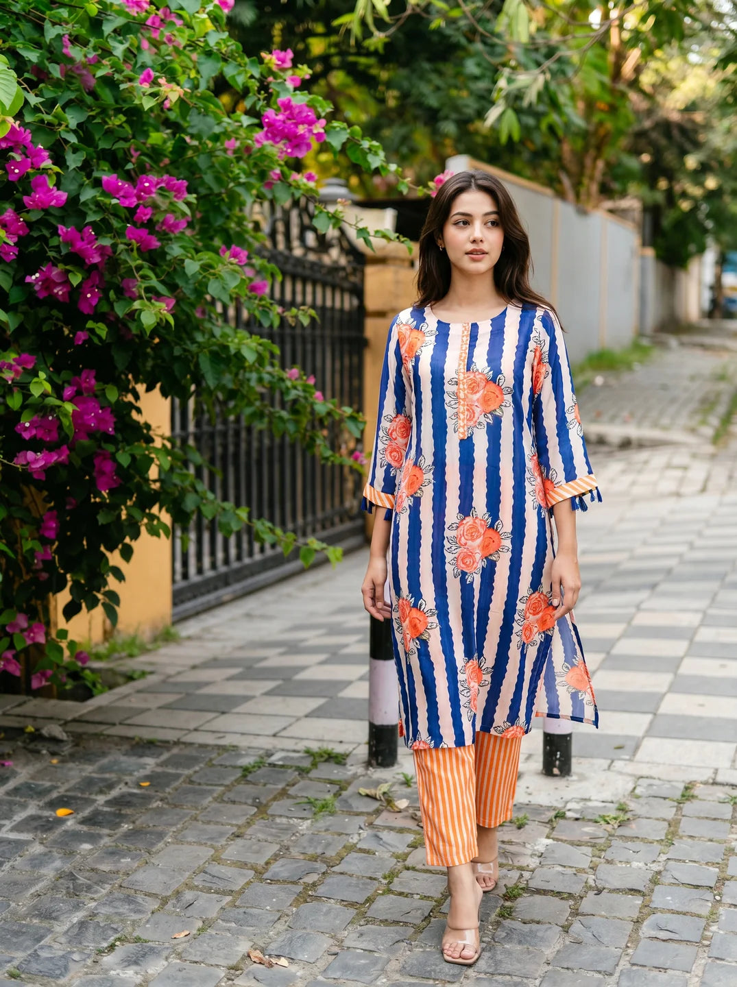 Beige/Navy Blue Bold Floral Printed Muslin Kurta Set