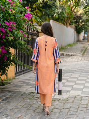 Beige/Navy Blue Bold Floral Printed Muslin Kurta Set