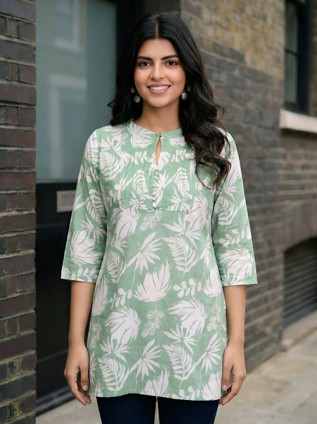Green & White Leaf Print Pintuck Short Kurti