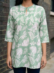 Green & White Leaf Print Pintuck Short Kurti