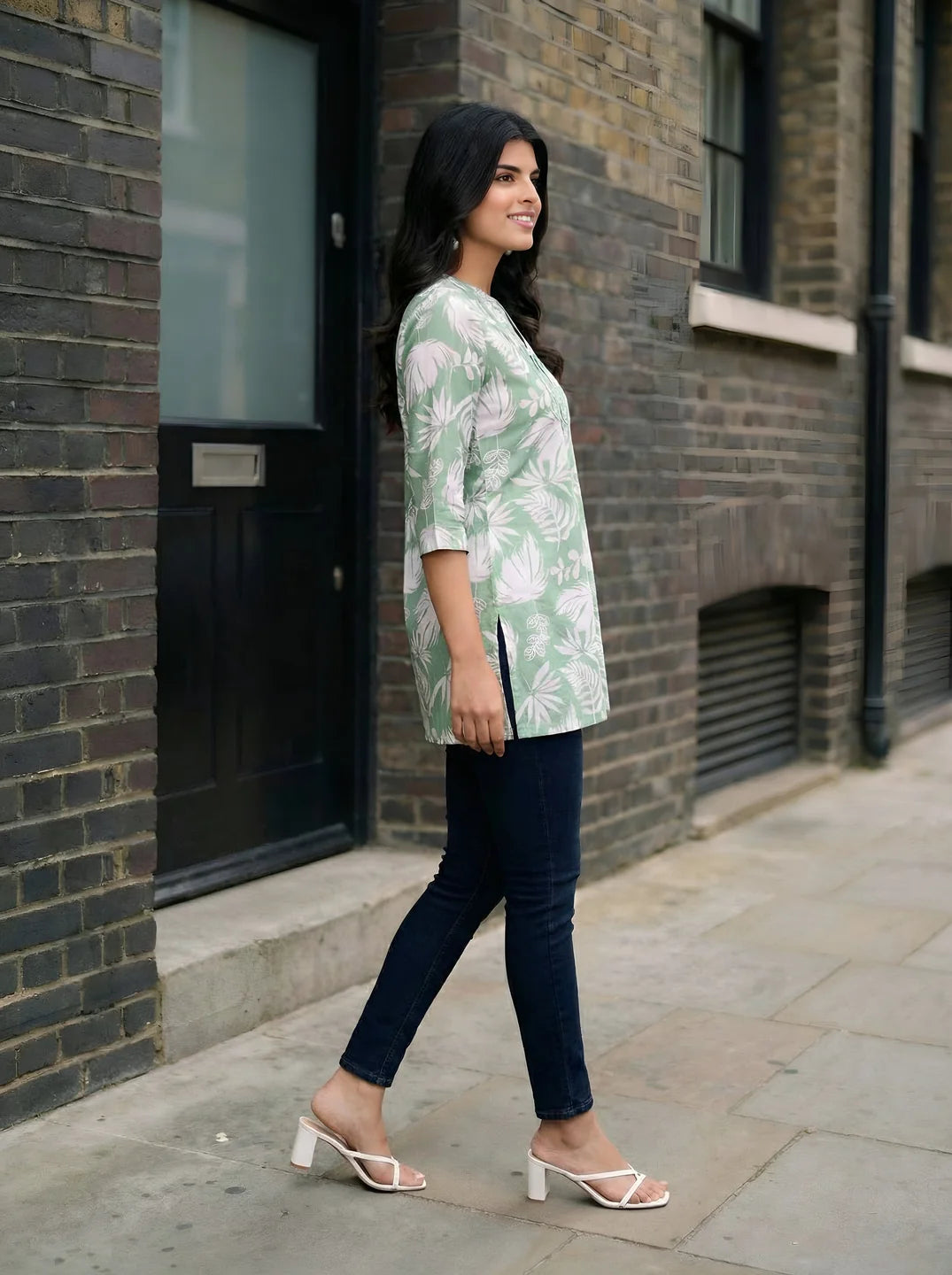 Green & White Leaf Print Pintuck Short Kurti