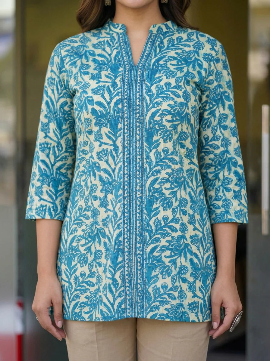 Blue Floral Print Short Kurti in Cotton Cambric