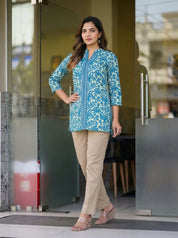 Blue Floral Print Short Kurti in Cotton Cambric